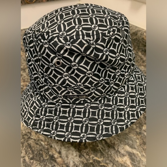 Michael Kors Logo Jacquard Bucket Hat - Picture 7 of 9